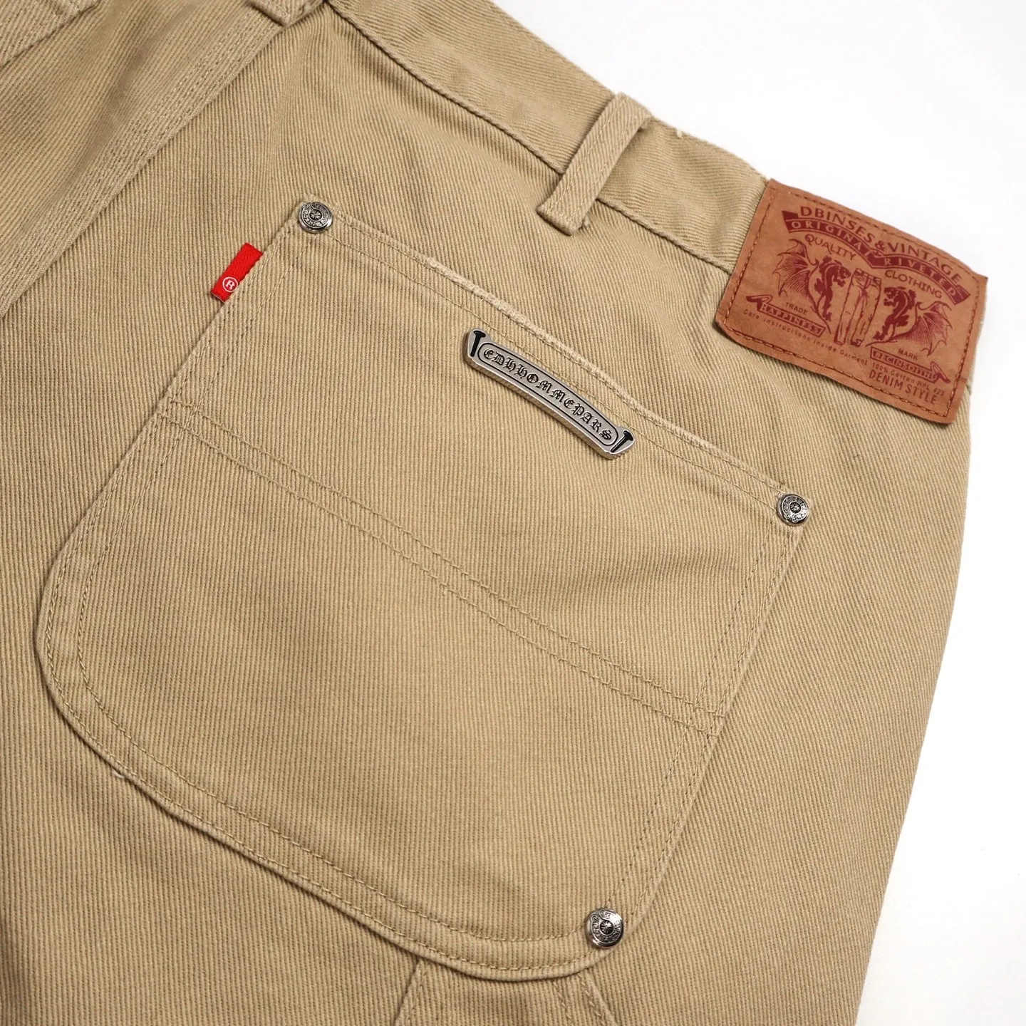 🅿️760 [Exclusive supply] CH Crow Heart Work Jeans are made of twill high-ounce washed denim fabric, exclusive CH-specific logging overalls style (non-Levis Vintage) custom-woven and dyed fabric, and the two-color cross is cowhide + sheepskin (all leather imported from Italy is custom-dyed separately, with consistent texture and no color difference). The stitch length, thread color, and wiring of the car are exactly the same. The inner lining is jacquard, with embroidery on the waist, 925 silver hardware, and heavy-duty washing and manual polishing. Size:30-32-34-36